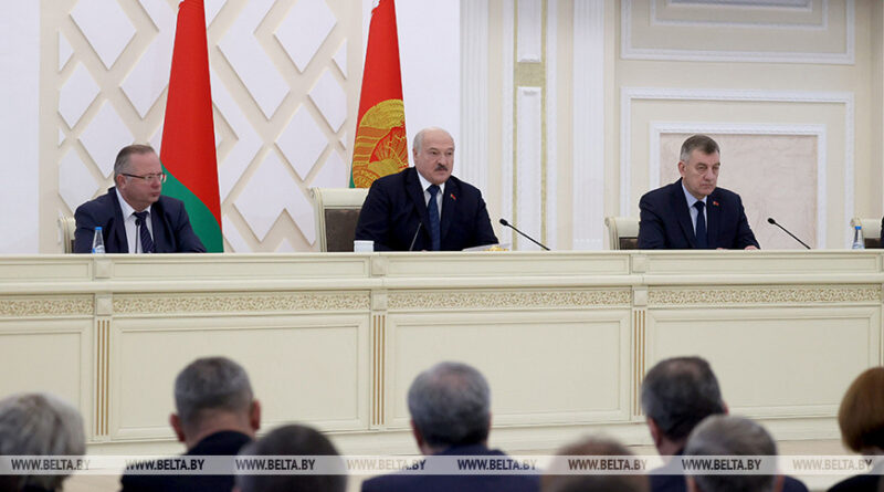 Совещание Лукашенко в Гомеле по АПК для многих стало вторым шансом. Подробности (не)разноса от Президента