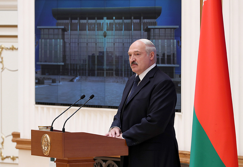 Лукашенко встретился с представителями крупнейших СМИ 9 июля Президент Беларуси Александр Лукашенко провел встречу с представителями крупнейших средств массовой информации. На снимке: 1. Александр Лукашенко. 2-5. выступает Александр Лукашенко. 6-13. участники встречи. Фото Максима Гучека, БЕЛТА. 14. во время встречи. 15-17. выступает Александр Лукашенко. 18-28. участники встречи. 29. глава Администрации Президента Игорь Сергеенко. 30. министр информации Игорь Луцкий. 31. пресс-секретарь Президента Наталья Эйсмонт. Фото Николая Петрова, БЕЛТА.
