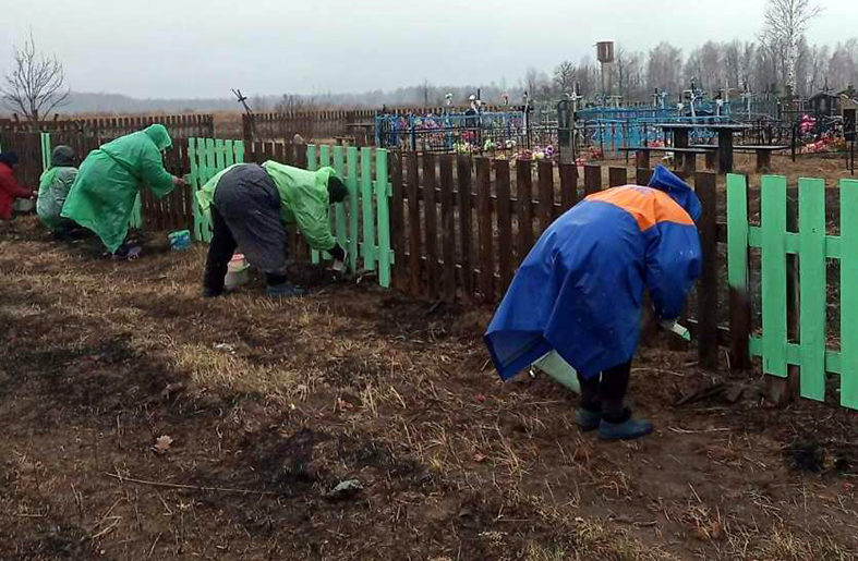 Покраска забора на кладбище д. Мутижар