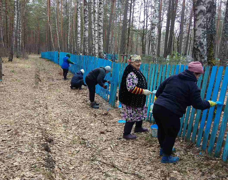 Малоавтюковский сельсовет наводил порядок на кладбищах в Малых Автюках и Есиповой Рудне