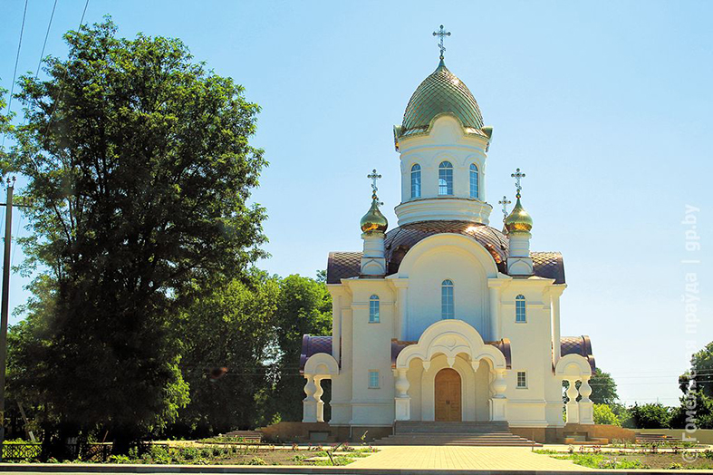 В ноябре 2016 года в агрогородке Сырод освящен новый храм (на снимке) — в честь священномученика Алексия, пресвитера Лельчицкого. Храм был построен в основном на средства СПК “Дружба-Автюки”. Участвовали в богоугодном деле многие прихожане.