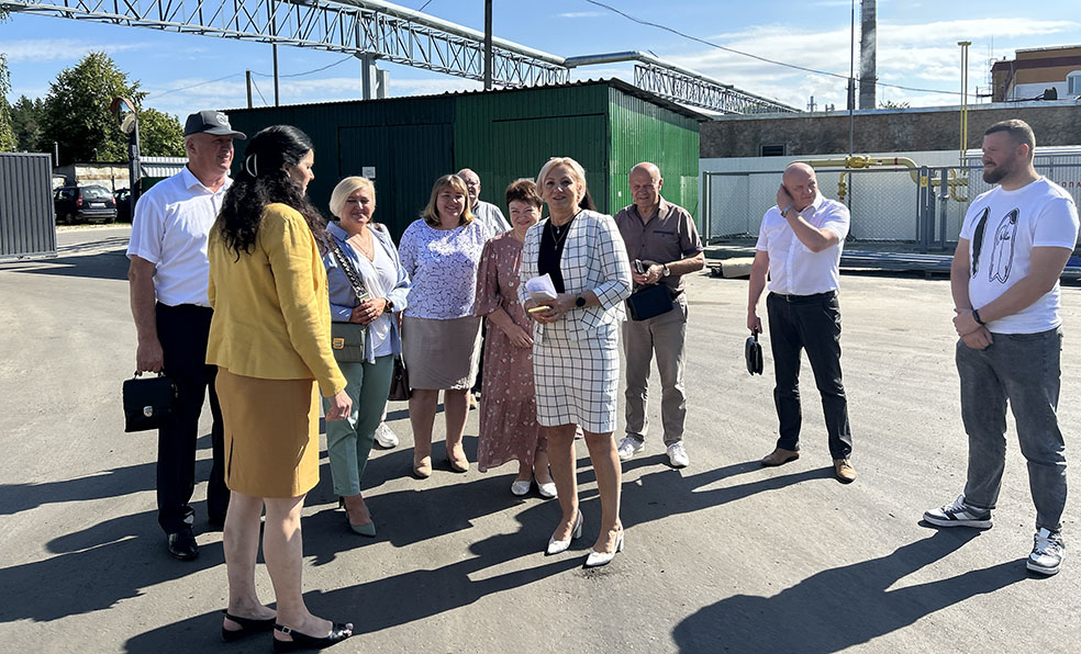 6042EDD2-4376-43D4-A8A7-2629100592DD