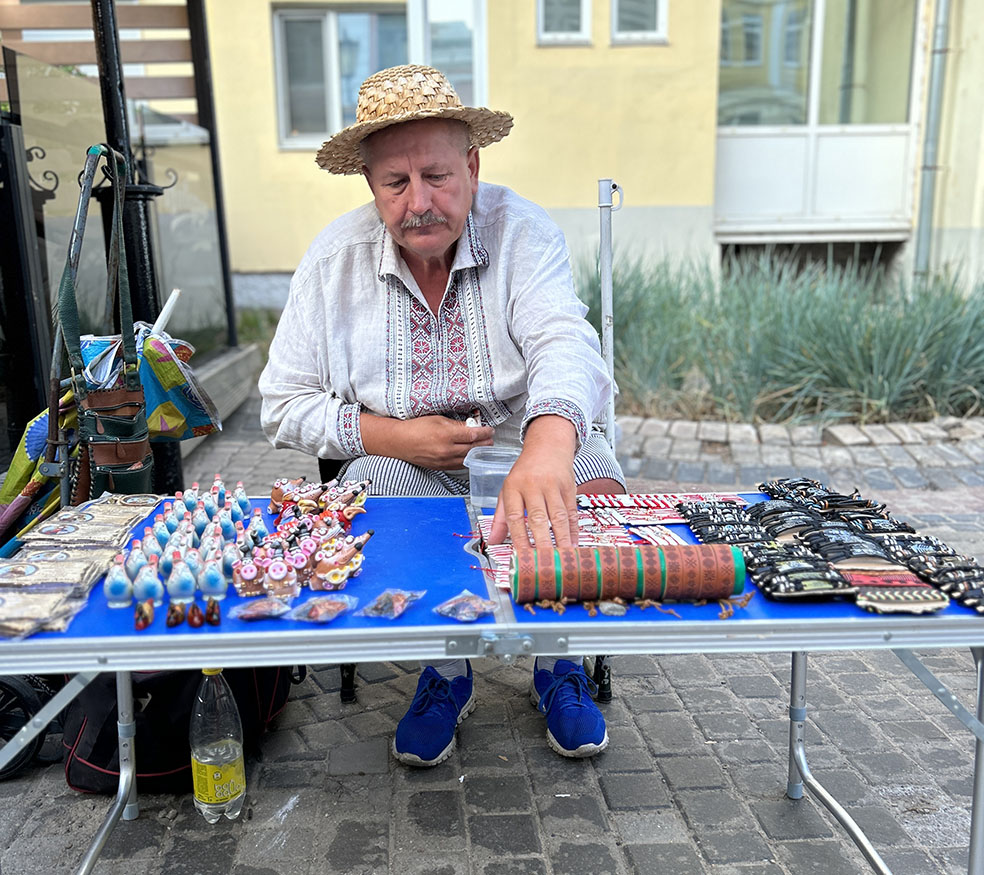 D78D13F0-CF11-4F7A-8600-6B4B8F624A53