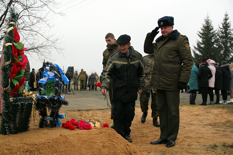 во время перезахоронения неизвестных солдат в д.Домановичи