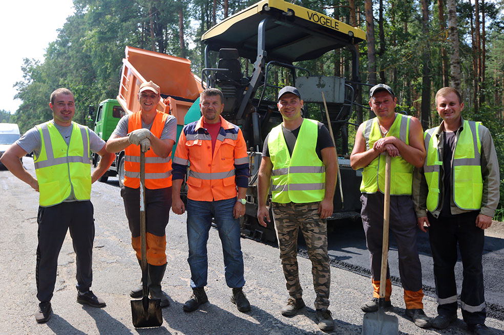 Уренгойдорстрой машинист асфальтоукладчика