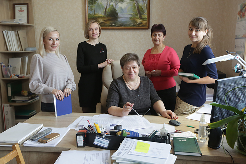 Отдел бухгалтерии: Ирина Бондаренко, Наталья Богданович (экономист), Людмила Мороз, Светлана Бобренко и Ирина Некрашевич