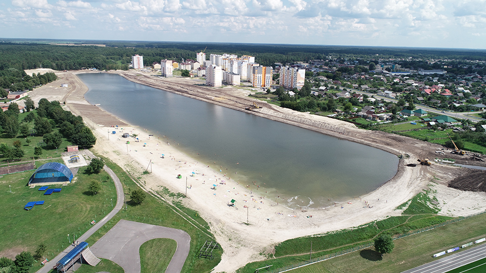 Вид на городское озеро