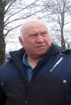 Василий Тихиня справа крайний