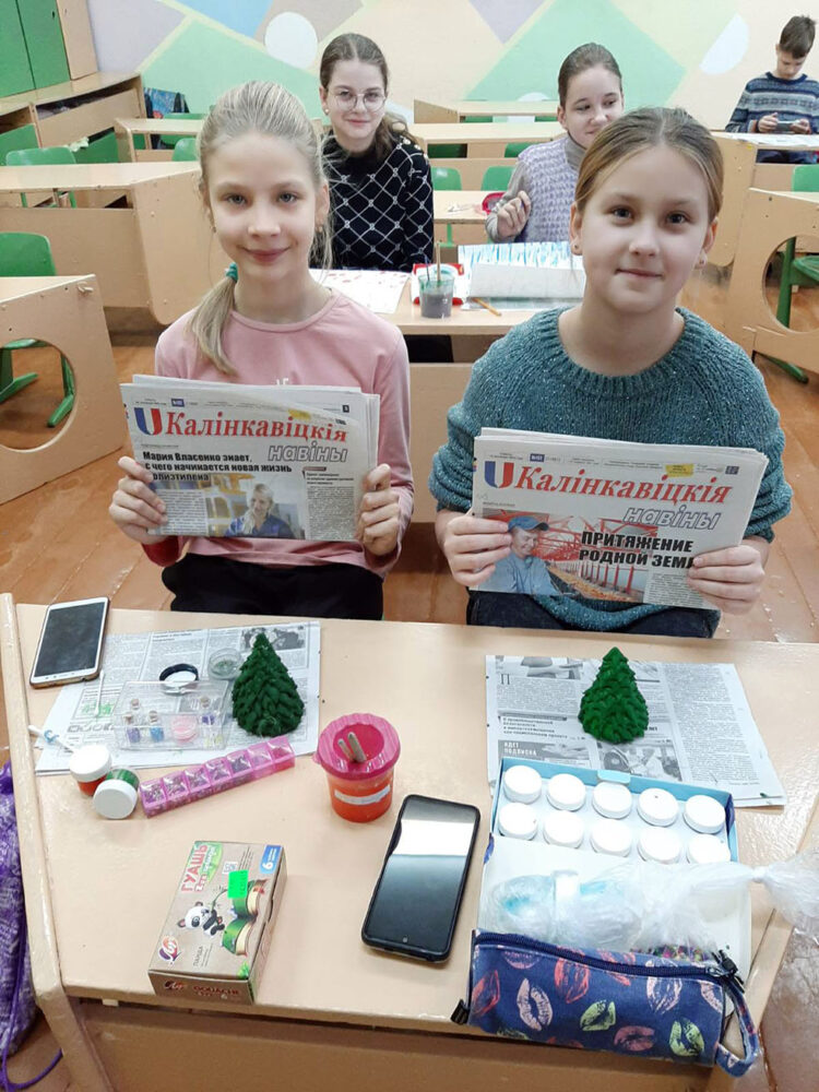 В СШ N6 новости района узнают из районки. Там - только свежая и достоверная информация. Автор - Елена Отчик