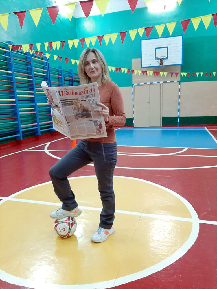 В СШ N6 новости района узнают из районки. Там - только свежая и достоверная информация. Автор - Елена Отчик