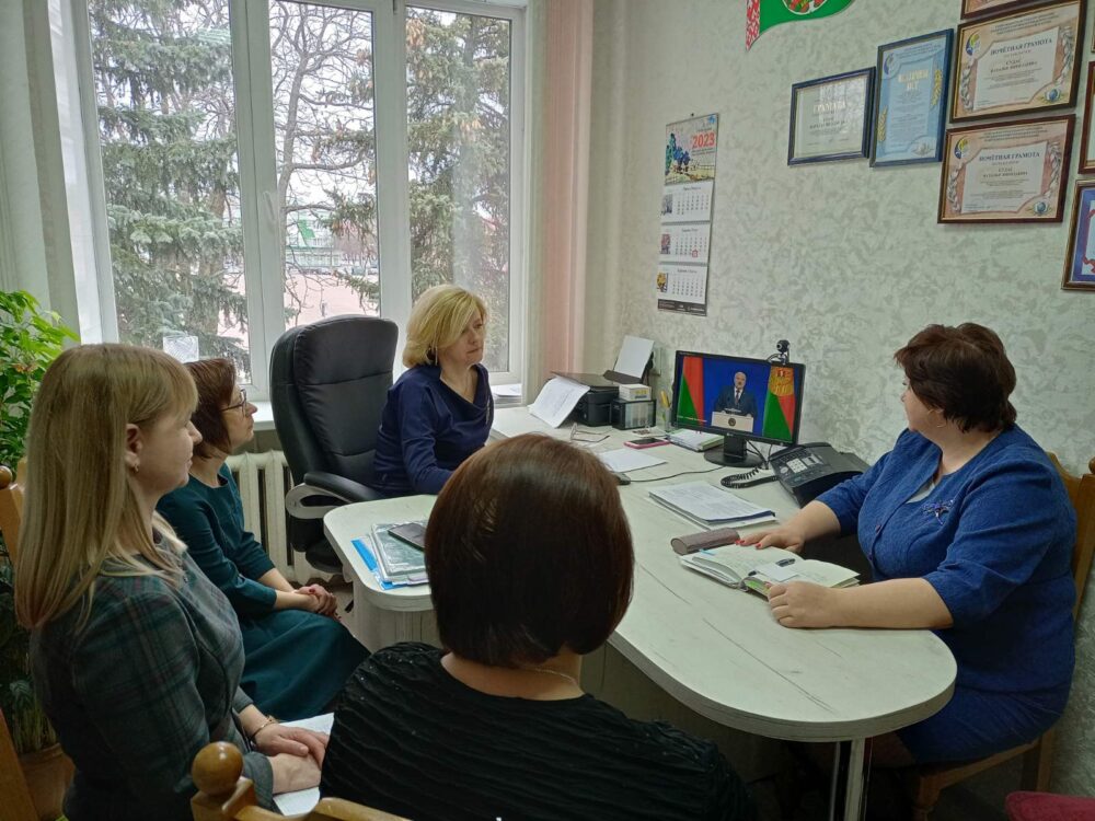 В отделе образования