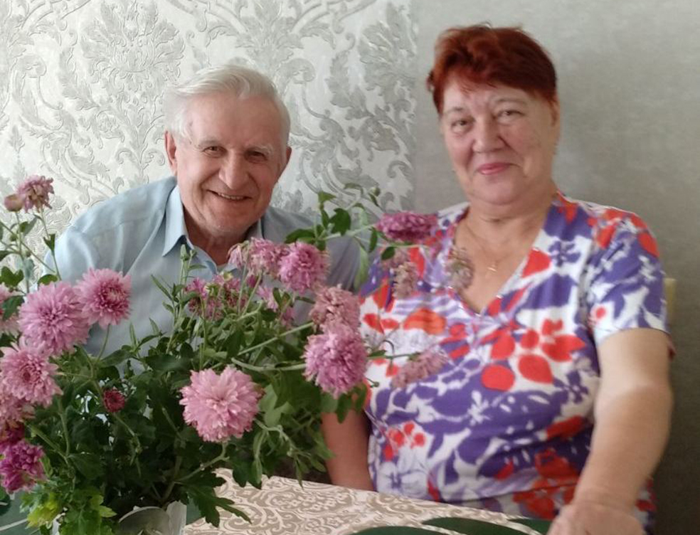 молодожены