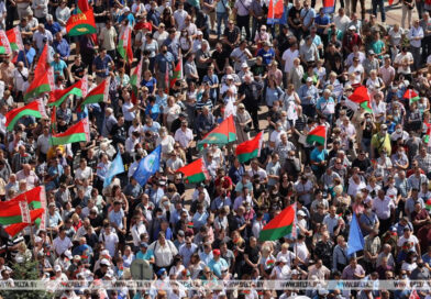 «Шли с нашим флагом, с высоко поднятой головой». Зачем 2 года назад белорусы ехали на митинг в Минск