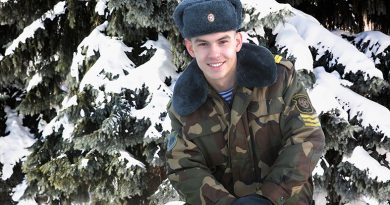 Командир отделения снайперов Станислав Поляк Командир отделения снайперов Станислав Поляк