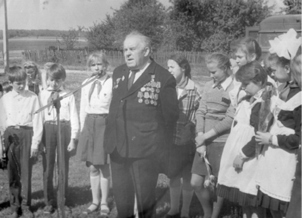 Нікалаенка М.І. выступае перад школьнікамі