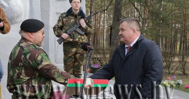 В Калинковичском районе прошел митинг, посвященный 76-й годовщине освобождения Озаричского лагеря смерти В Калинковичском районе прошел митинг, посвященный 76-й годовщине освобождения Озаричского лагеря смерти