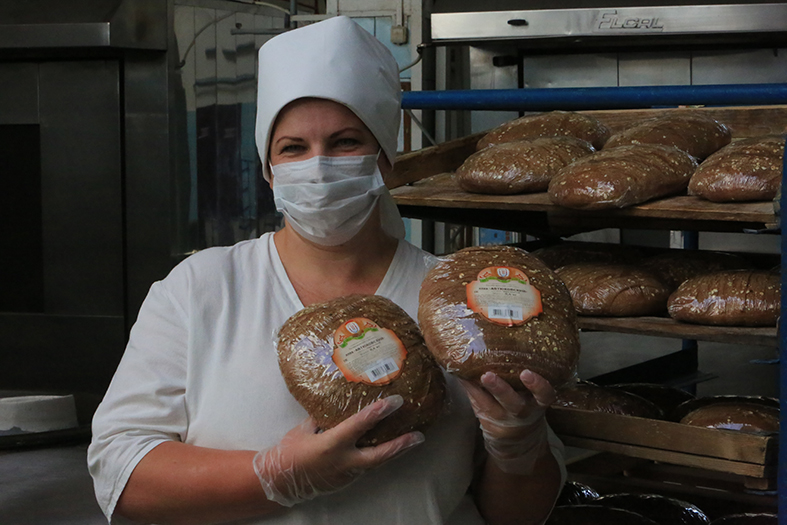 Тестовод 4 разряда Алеся Смерчинская с новинками производства